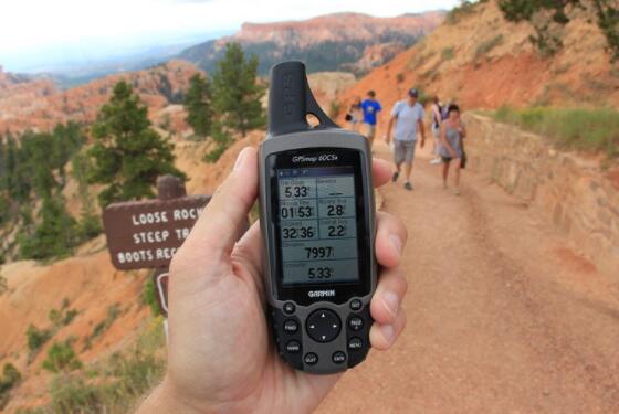 handheld gps for hiking and geocaching